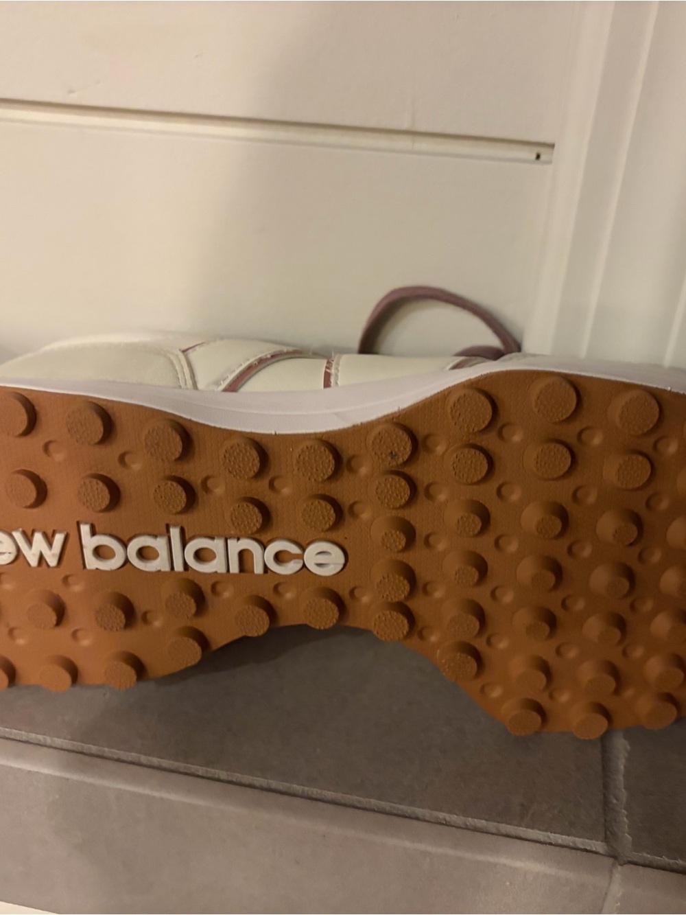 New Balance Women's Cream & Mauve Lace-Up Sneaker size 11 - Picture 4 of 15